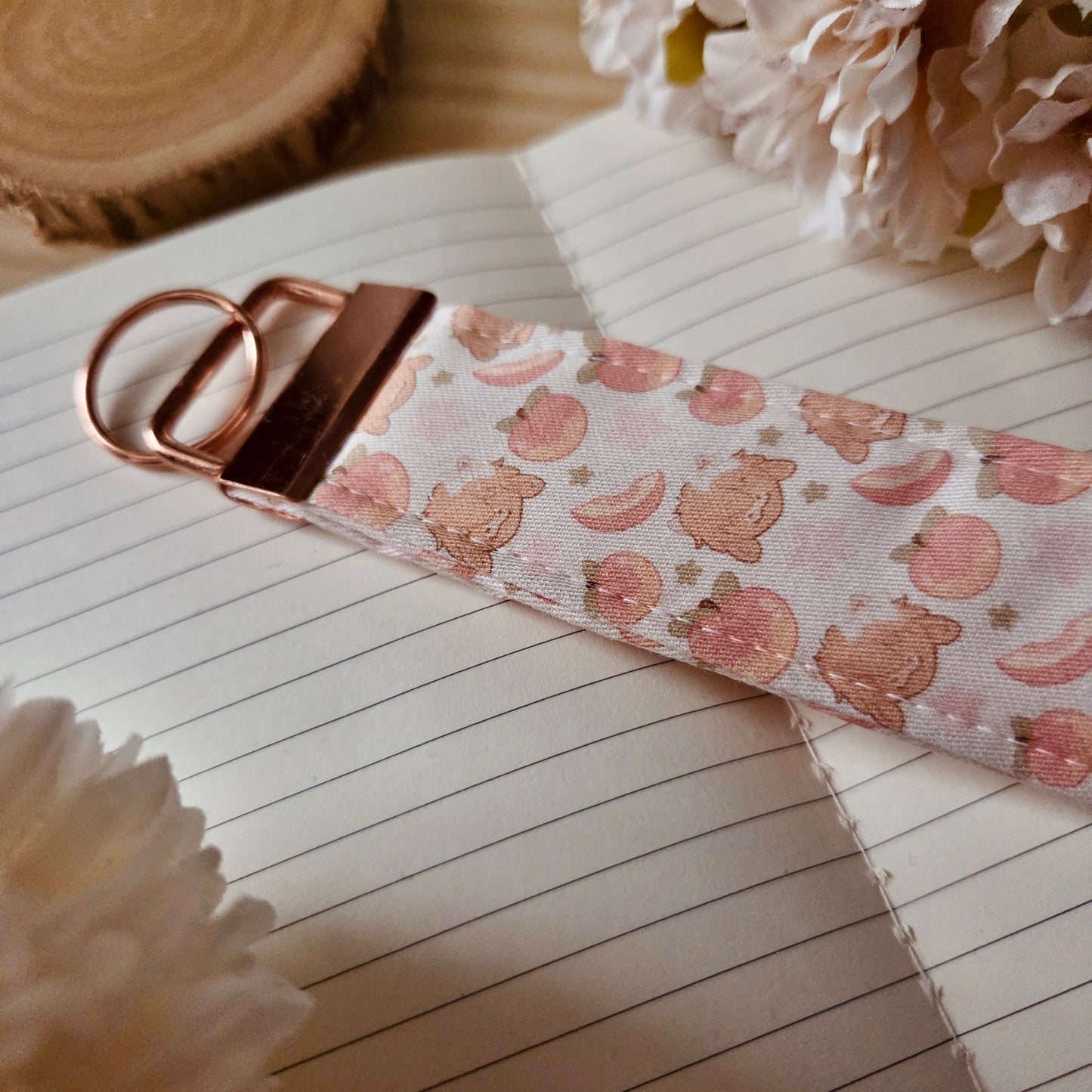 Keychain wristlet - Lovely Orchard ❘ Lovely Peach